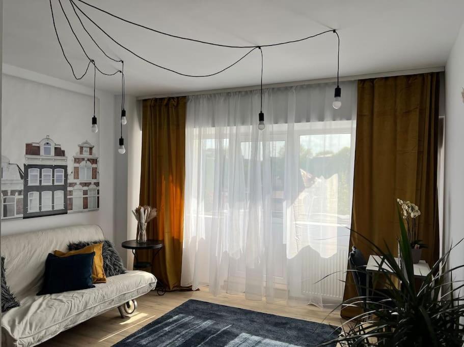 Riverside View Apartment *
